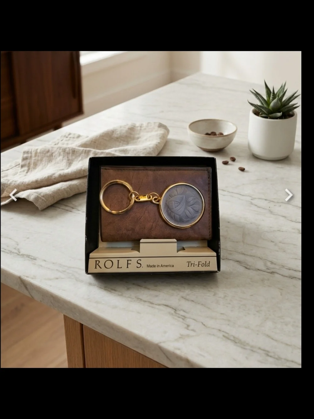 NIB- Vintage Tri-Fold Wallet and Keychain Set